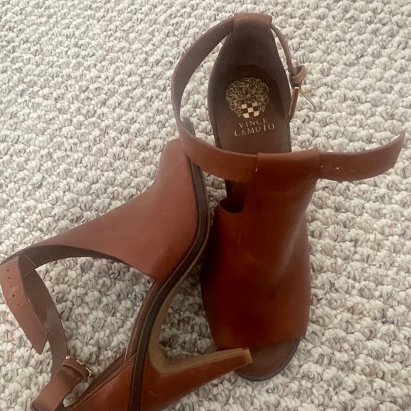 Vince Camuto Frasper Buckle T-Strap Heeled Sandals - Picture 3 of 6